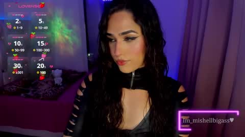 Snapshot of im_miabigass chatting on December 15, 8:19 am Mishell Martinez    INSTAGRAM im mishellbigass online show from December 15, 8:19 am