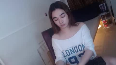 indestructabletrixie online show from February 25, 9:58 am