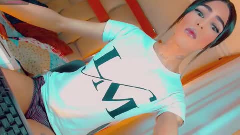 isabellagirs online show from October 26, 8:21 am