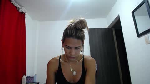 Snapshot of isaura_latina chatting on October 31, 7:07 am Idara Trovo online show from October 31, 7:07 am