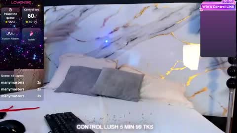 jacky_wolf1 online show from April 18, 7:07 pm