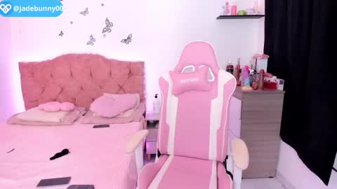 Snapshot of jade__weed chatting on September 24, 1:44 am   online show from September 24, 1:44 am