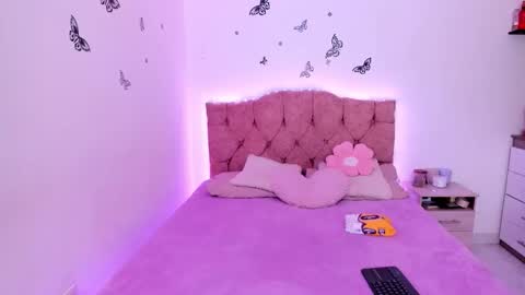 Snapshot of jade__weed chatting on October 17, 9:51 pm   online show from October 17, 9:51 pm