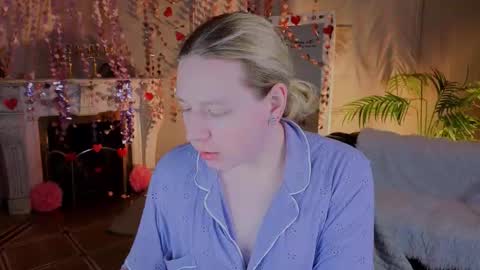 jes_solar online show from February 15, 10:41 pm