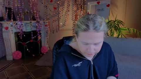 jes_solar online show from February 26, 10:37 pm