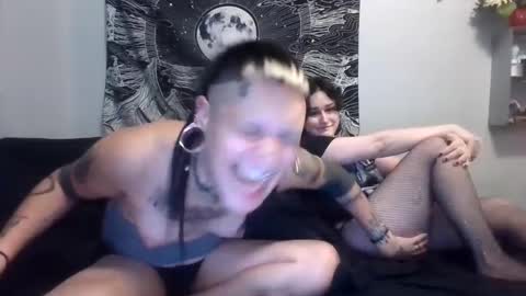 Snapshot of jessandpup chatting on October 1, 6:03 am Jess and Pup online show from October 1, 6:03 am