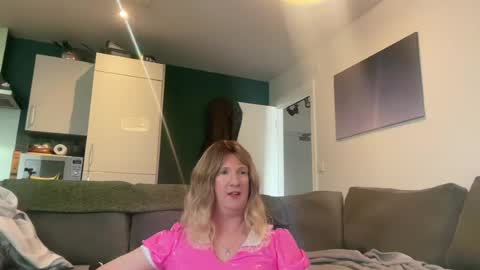 Jessica Dee online show from July 12, 6:43 pm