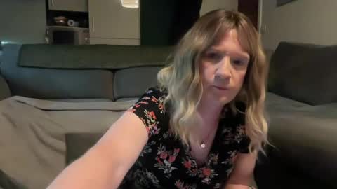 Jessica Dee online show from July 24, 9:01 pm