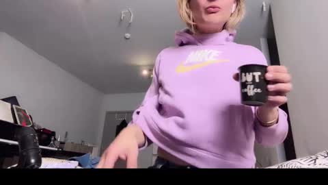 Snapshot of jhopeftw chatting on October 4, 7:14 pm Anya online show from October 4, 7:14 pm