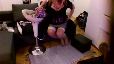 Snapshot of jolanci chatting on March 6, 12:59 am Silvania online show from March 6, 12:59 am