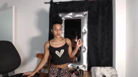 Snapshot of julieta_swet chatting on October 23, 7:34 am JULIETA online show from October 23, 7:34 am