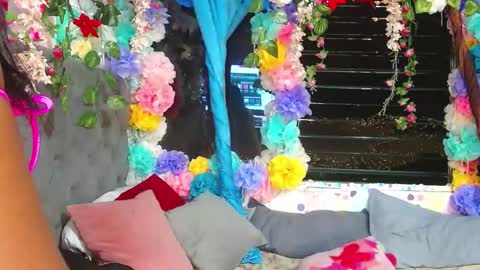 Snapshot of karly_coffe chatting on October 19, 5:33 am KARLY.  online show from October 19, 5:33 am