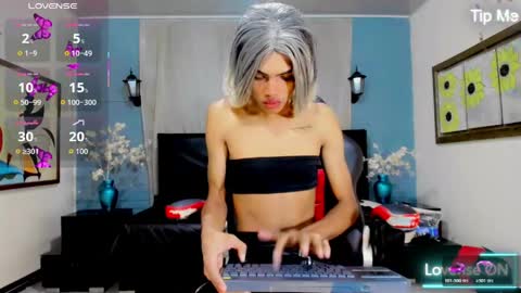 karol Vanessa   online show from April 4, 7:45 pm