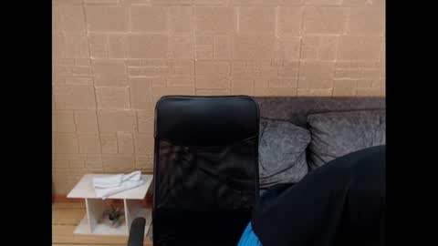 kenn_boy_ online show from January 23, 6:45 pm