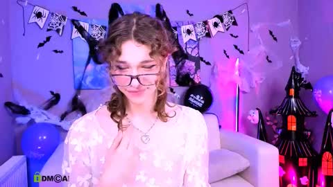 Snapshot of kevi_sunn chatting on October 22, 8:00 pm kevi here online show from October 22, 8:00 pm