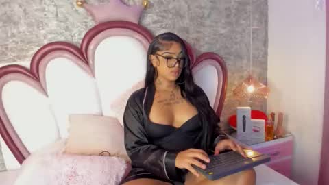 Khelany Isyy  online show from March 9, 2:21 pm