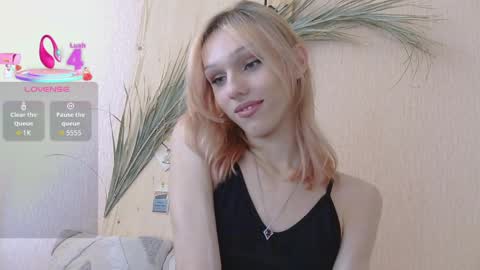 Kira online show from April 1, 2:14 pm