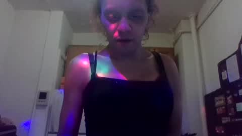 Snapshot of lapuzzycat201923 chatting on February 6, 1:10 pm Lapuzzycat201923 online show from February 6, 1:10 pm