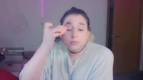 Snapshot of lil_alison_heart chatting on December 4, 2:31 pm Lil Alison Heart online show from December 4, 2:31 pm