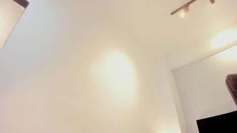 Snapshot of lily_cash1 chatting on October 22, 7:49 pm lily_cash1 online show from October 22, 7:49 pm