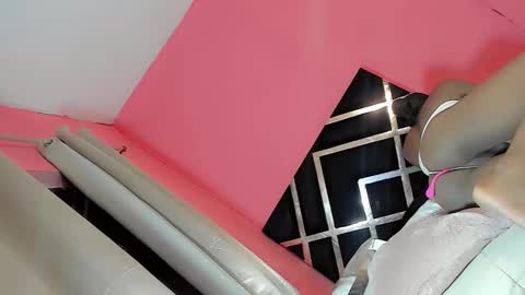 liyenpain01 online show from April 11, 7:45 am