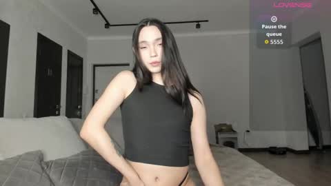 Lona online show from May 19, 3:41 pm