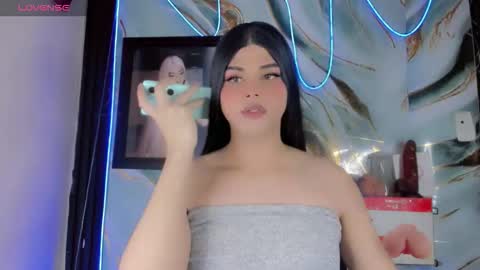 lorems_ online show from February 4, 12:21 pm