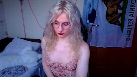 Lori -----------------------------------    online show from March 25, 3:50 pm