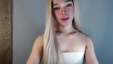 Snapshot of louilalicious chatting on March 5, 3:47 am louilalicious online show from March 5, 3:47 am