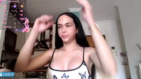 luara_ online show from July 8, 1:36 pm