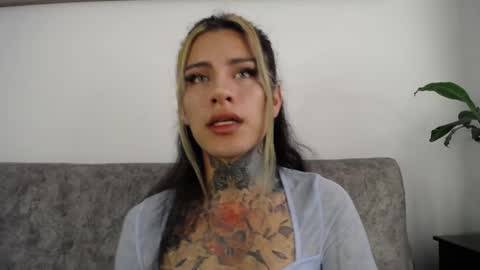 luciiana online show from April 21, 3:08 pm