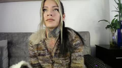 luciiana online show from April 24, 12:52 pm