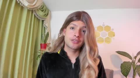 Luka Castillo online show from April 21, 3:13 am