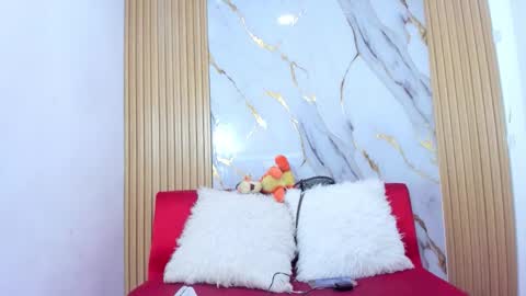 LULU online show from March 25, 7:29 pm