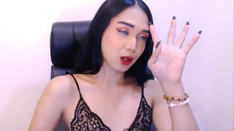 luningning_parker online show from April 23, 1:35 am