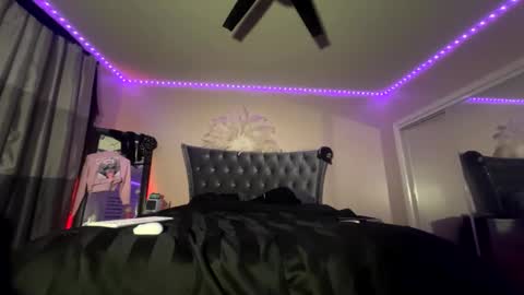 luvvlee online show from March 3, 4:14 pm