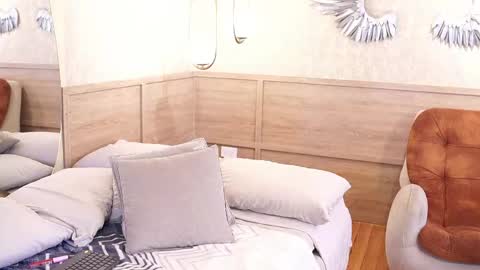 Luxa  online show from April 25, 1:15 pm