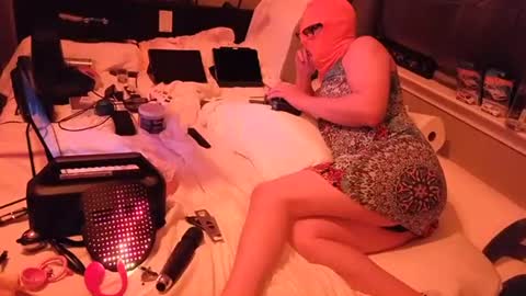 mac1119 online show from December 19, 9:03 am