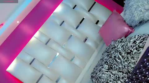 Manuela Kingsley online show from February 26, 8:44 pm