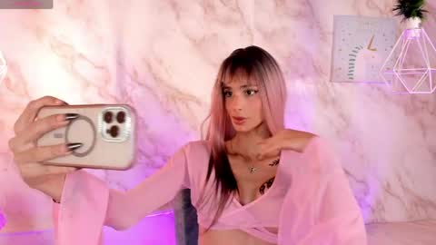 Mara online show from April 15, 9:15 pm