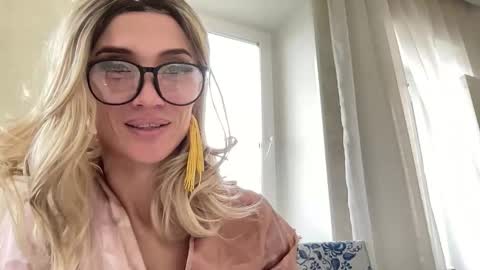 Mari online show from October 14, 10:27 am