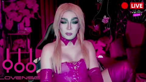 THE QUEEN ALPHA   Queen Medusa Prey online show from March 30, 5:03 pm