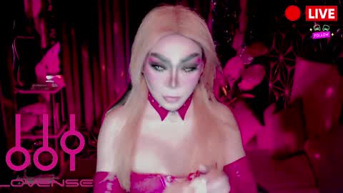 THE QUEEN ALPHA   Queen Medusa Prey online show from April 8, 7:09 am