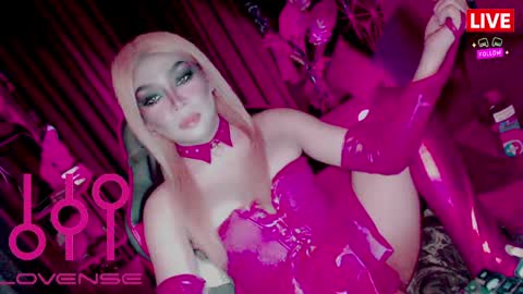 THE QUEEN ALPHA   Queen Medusa Prey online show from April 9, 9:37 am