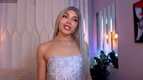 megan do santos online show from April 15, 8:09 pm