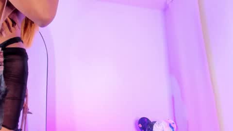 meghanallen_ online show from December 22, 12:04 am