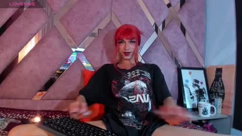 meghanqueen__ online show from March 11, 7:45 am