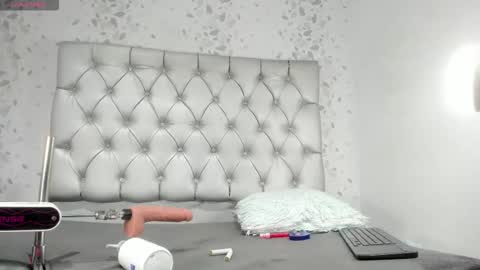 Snapshot of michelle_perla chatting on October 22, 7:05 pm michelle perla online show from October 22, 7:05 pm
