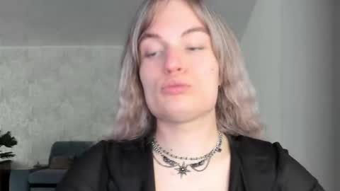 mili-kira online show from April 24, 2:20 pm