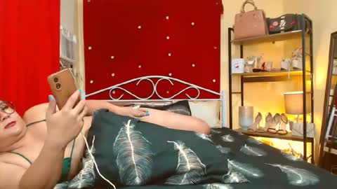 Snapshot of missdominantbigcockx chatting on October 22, 6:10 pm missdominantbigcockx online show from October 22, 6:10 pm